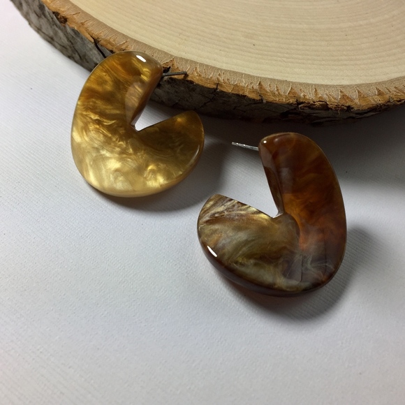 Jewelry - Gold Swirl Abstract Twist Resin Hoop Earrings